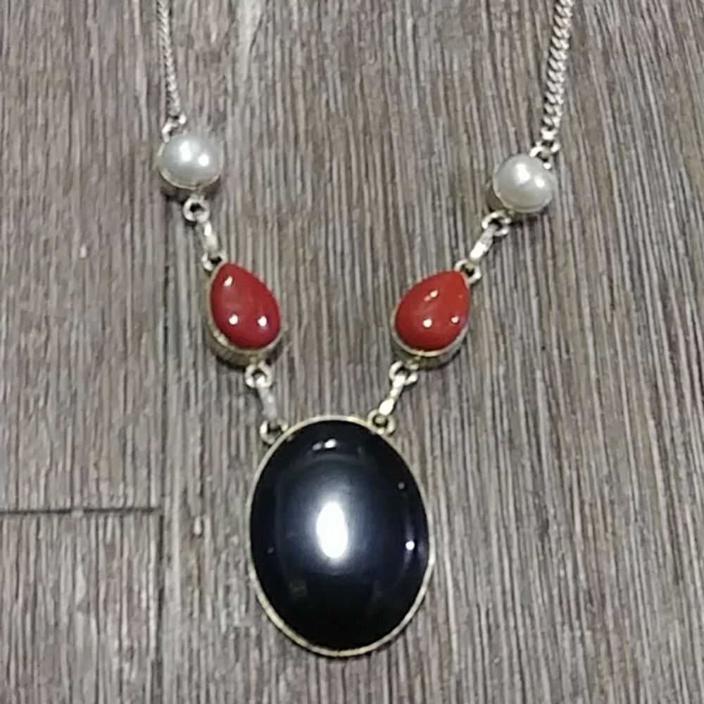 NWT NECKLACE STONE/PEARL ACCENTS ADJUSTABLE LENGTH